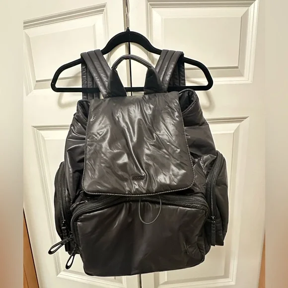 Caraa Cirrus in black backpack. Used once. Cirrus | Women main image 3